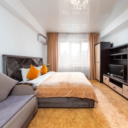 Apartment Оn Makatayeva 5 B Alma-Ata Buitenkant foto