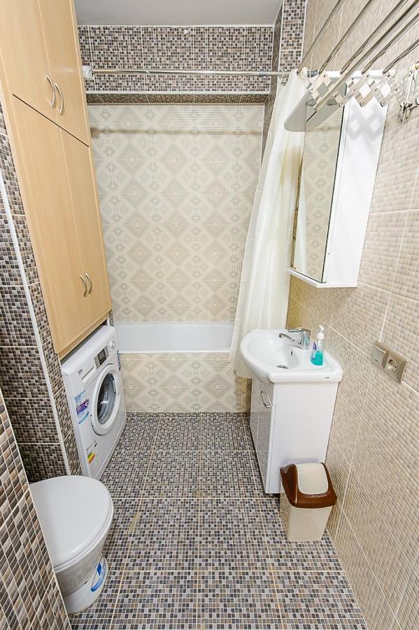 Apartment Оn Makatayeva 5 B Alma-Ata Buitenkant foto