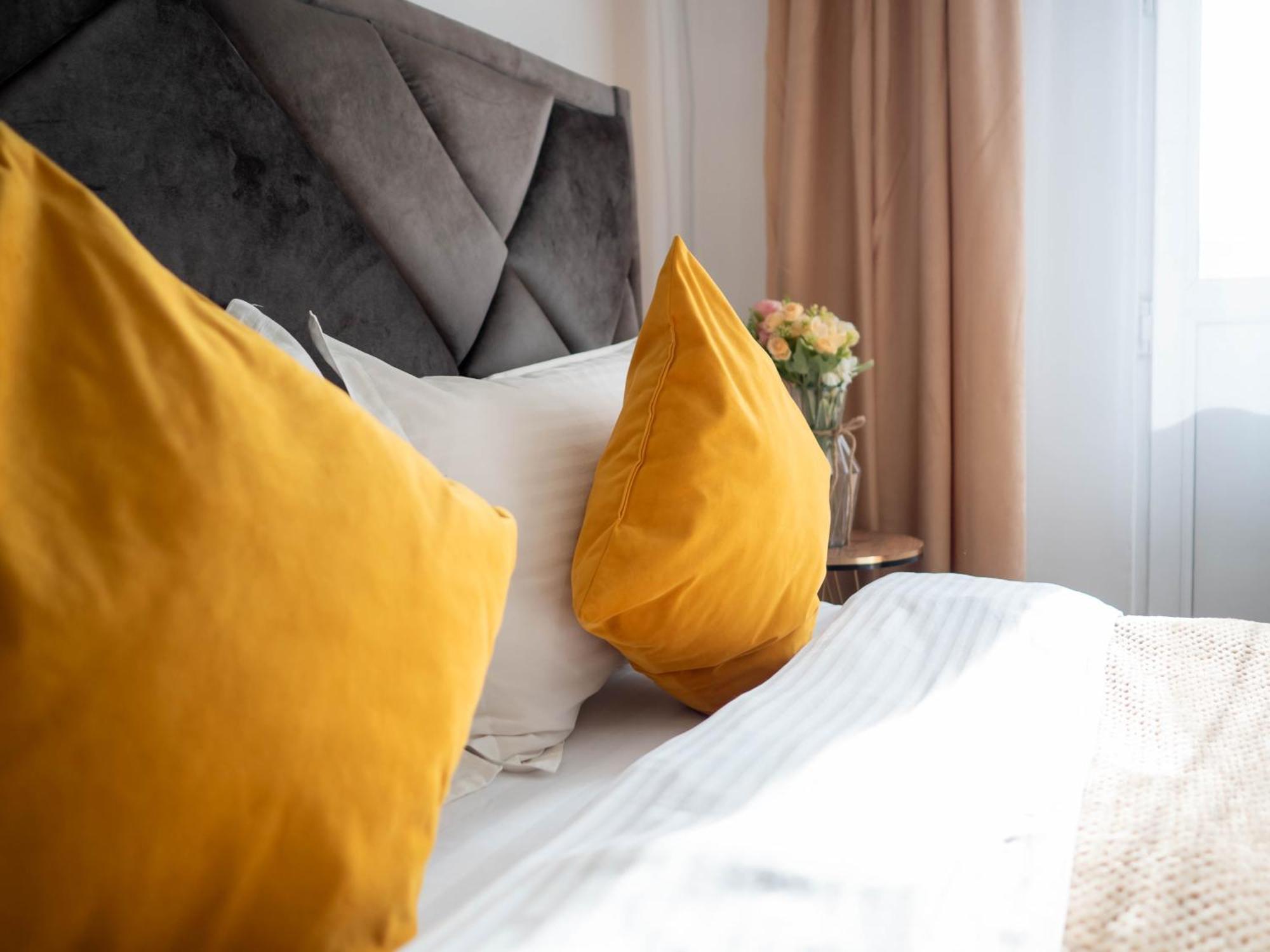 Apartment Оn Makatayeva 5 B Alma-Ata Buitenkant foto